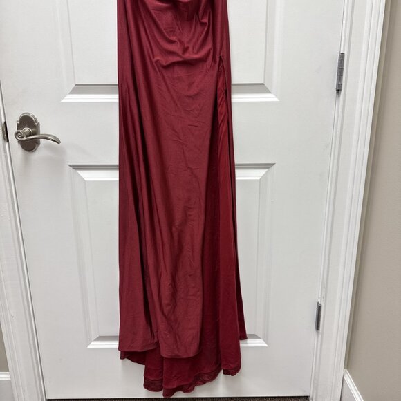 New LA FEMME Size 2 Burgundy 28206 Cross Back Satin Jersey Trumpet Gown Dress - Picture 6 of 10